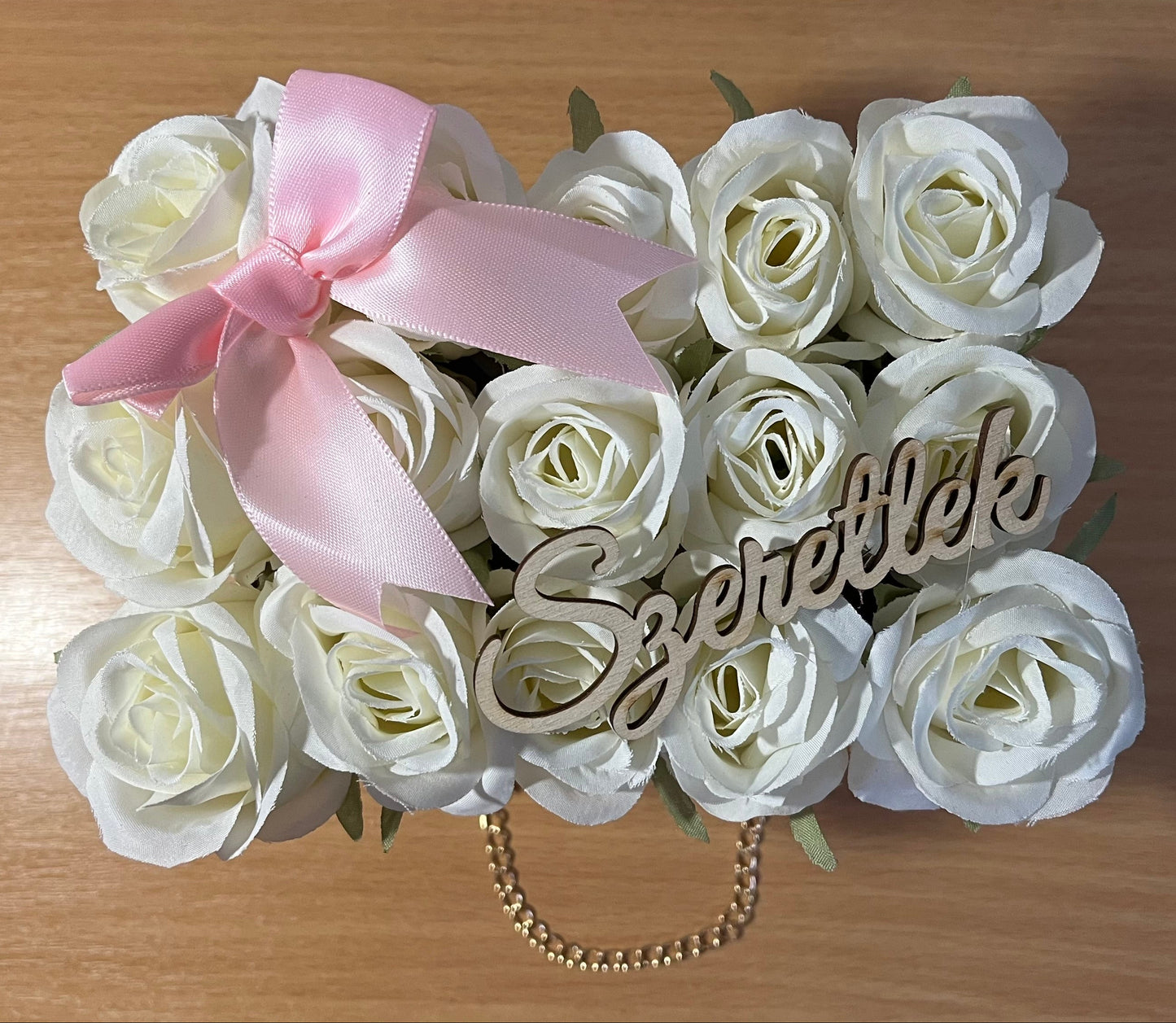 Rózsabox - Pink dobozzal és fehér rózsával