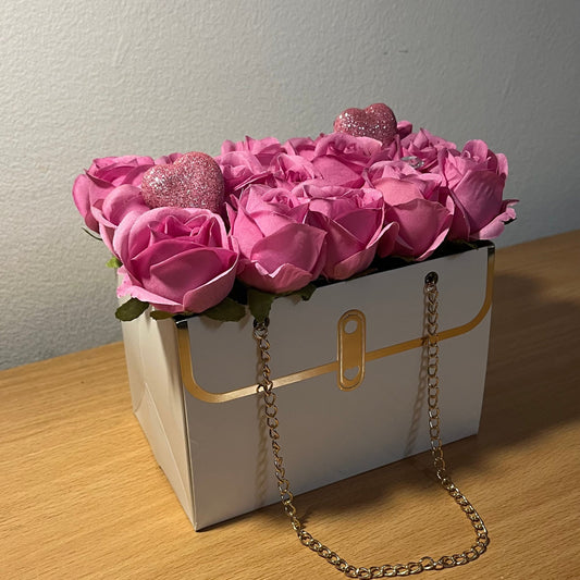 Rózsabox - Fehér dobozzal és pink rózsával
