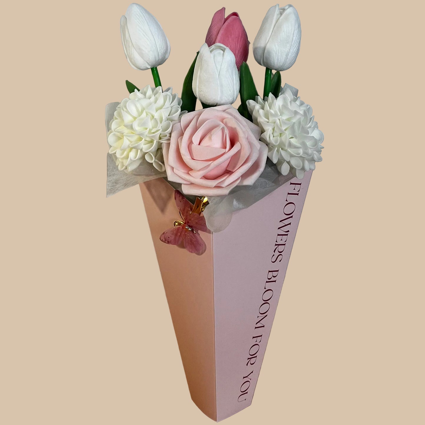 Tulipáncsokor pink dobozzal