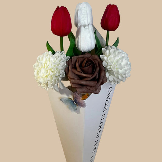 Tulipáncsokor fehér dobozzal